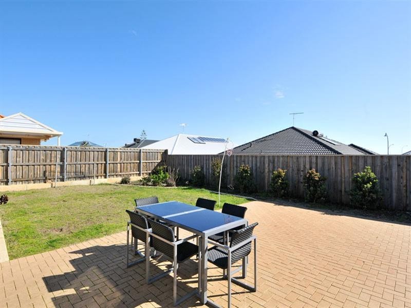 7 Alba Pass, Halls Head WA 6210