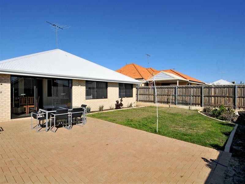 7 Alba Pass, Halls Head WA 6210
