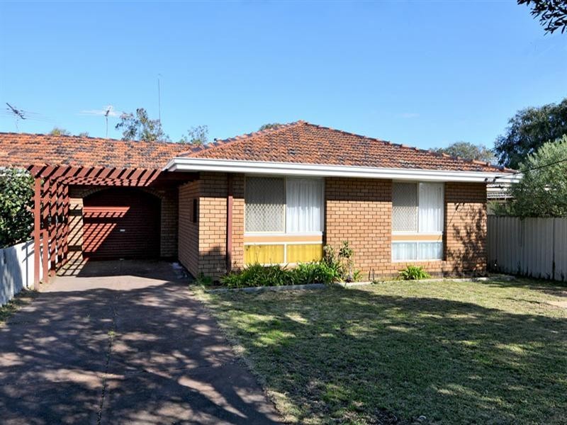 1/4 Scrivener Place, Halls Head WA 6210