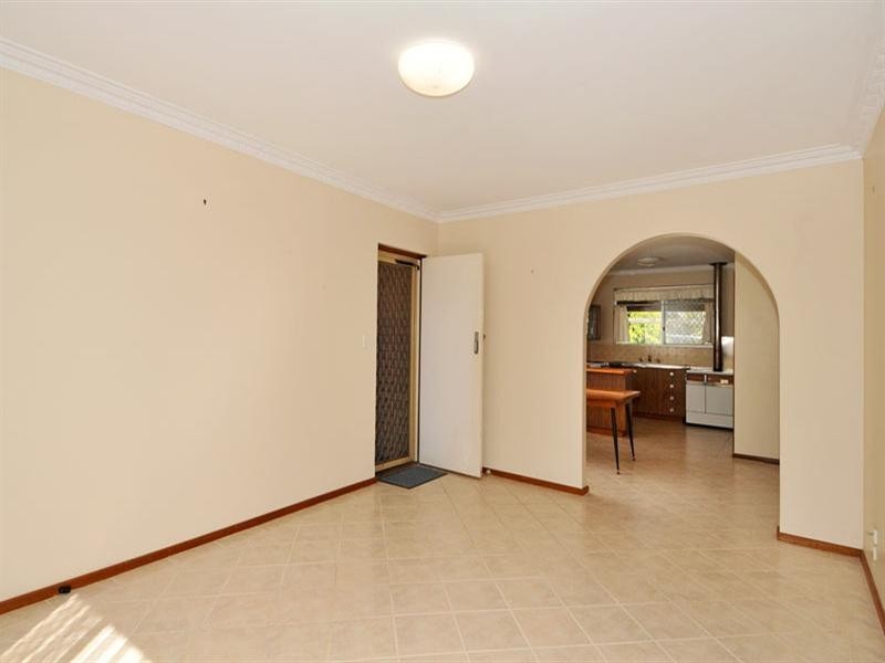 1/4 Scrivener Place, Halls Head WA 6210