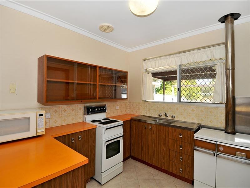 1/4 Scrivener Place, Halls Head WA 6210