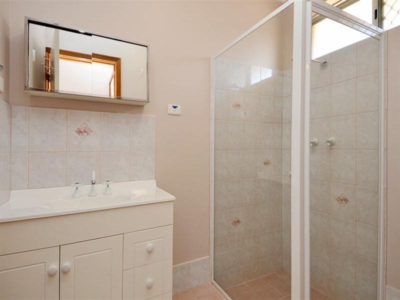 1/4 Scrivener Place, Halls Head WA 6210