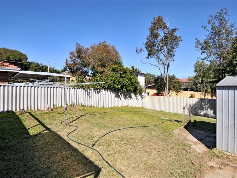 1/4 Scrivener Place, Halls Head WA 6210