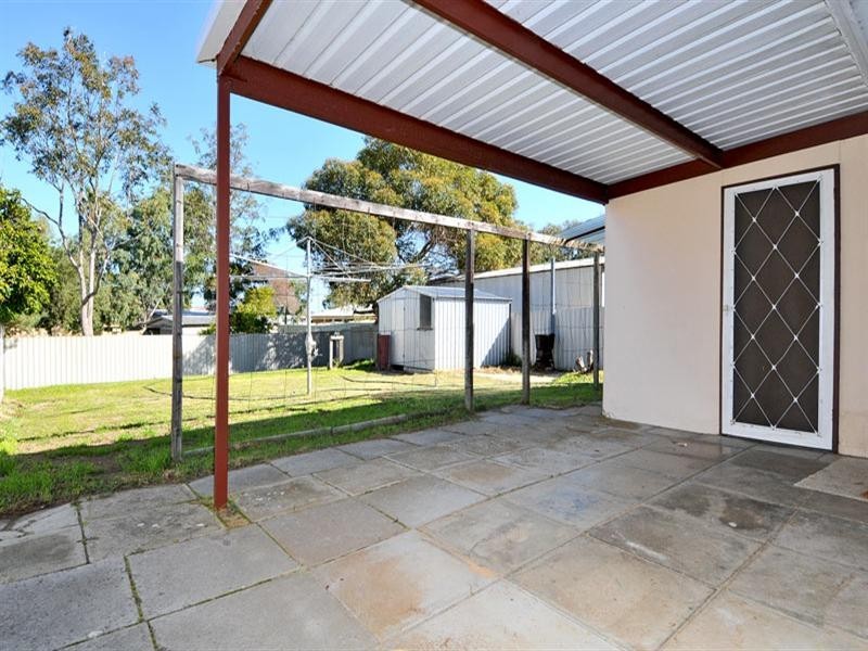 1/4 Scrivener Place, Halls Head WA 6210