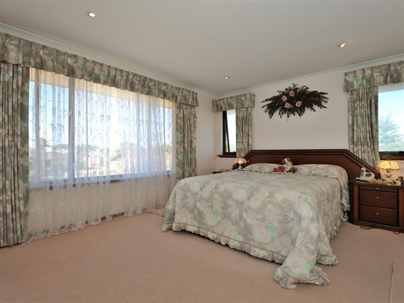 61 Mahogany Drive, Halls Head WA 6210