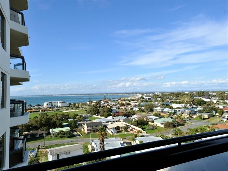 31/6A Valley Road, Halls Head WA 6210