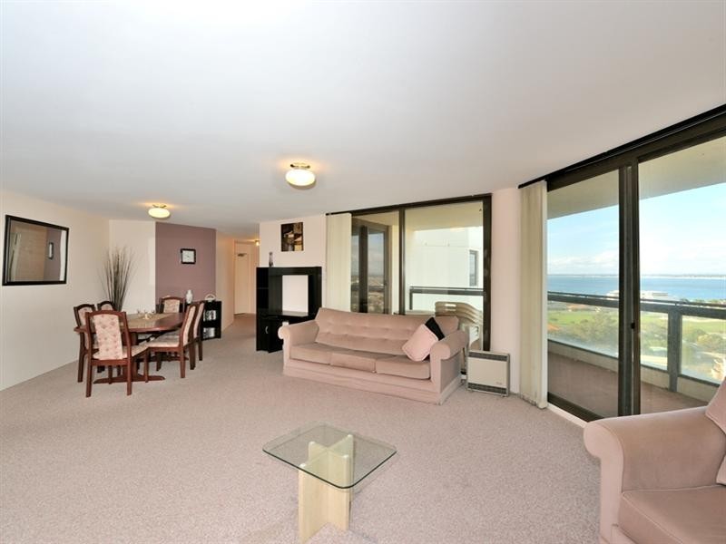 31/6A Valley Road, Halls Head WA 6210