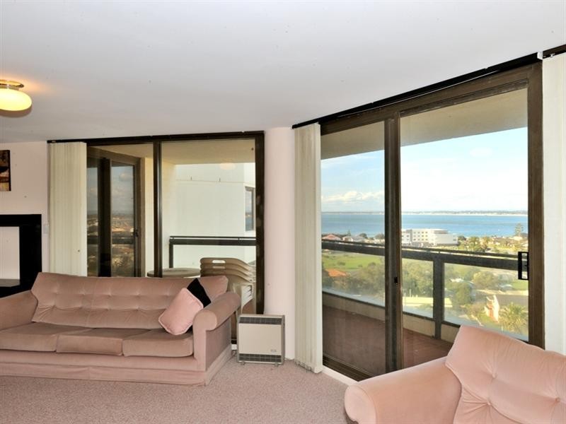 31/6A Valley Road, Halls Head WA 6210