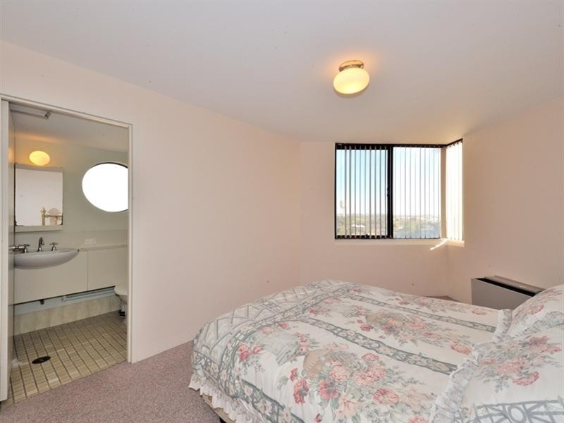 31/6A Valley Road, Halls Head WA 6210