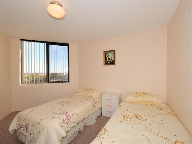 31/6A Valley Road, Halls Head WA 6210