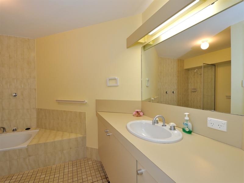 31/6A Valley Road, Halls Head WA 6210