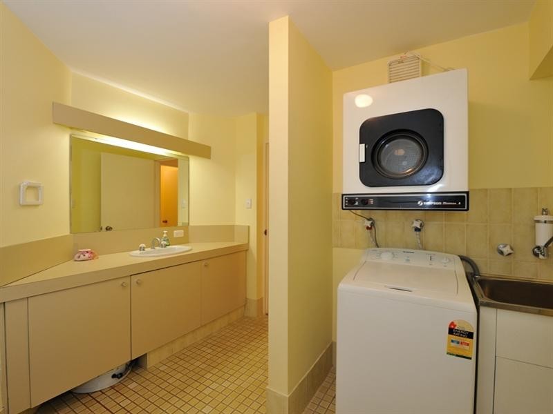 31/6A Valley Road, Halls Head WA 6210