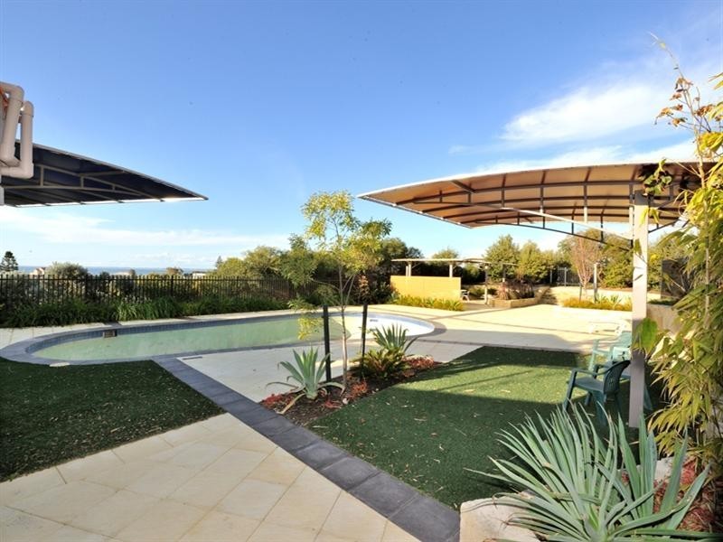 31/6A Valley Road, Halls Head WA 6210