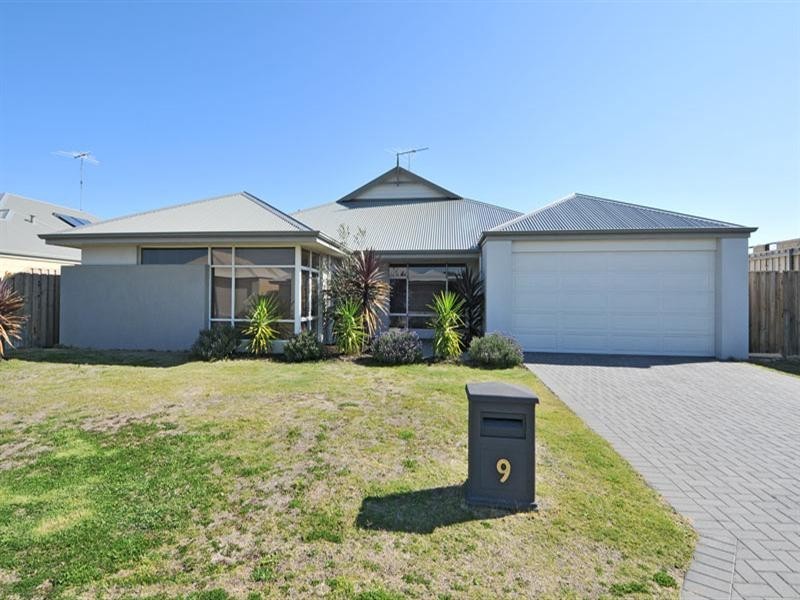 9 Senecio Way, Halls Head WA 6210