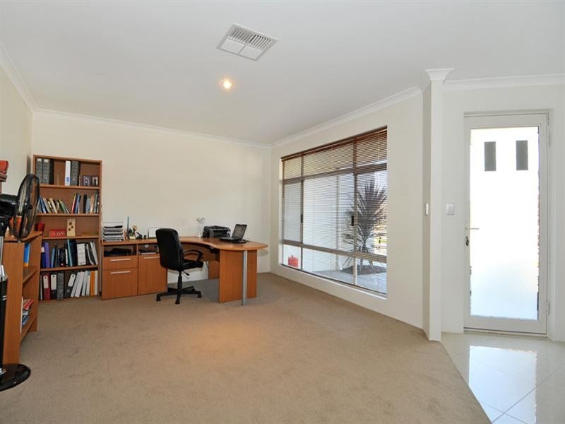 9 Senecio Way, Halls Head WA 6210