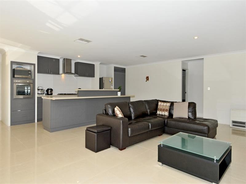 9 Senecio Way, Halls Head WA 6210