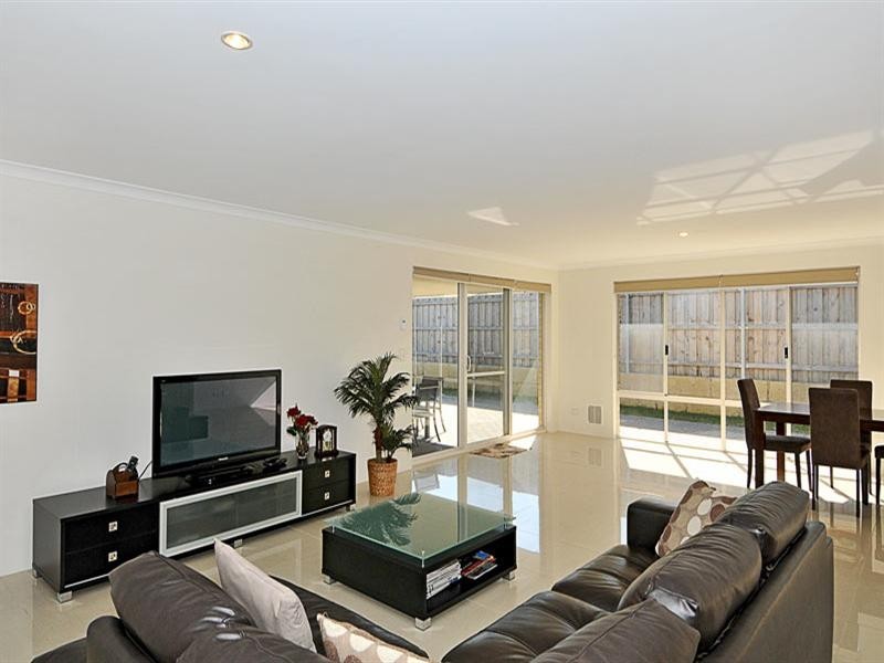 9 Senecio Way, Halls Head WA 6210