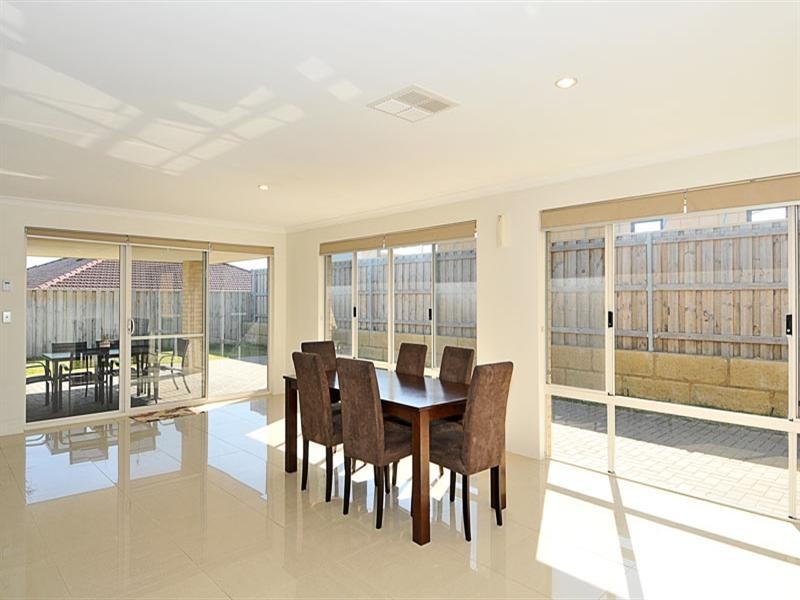 9 Senecio Way, Halls Head WA 6210