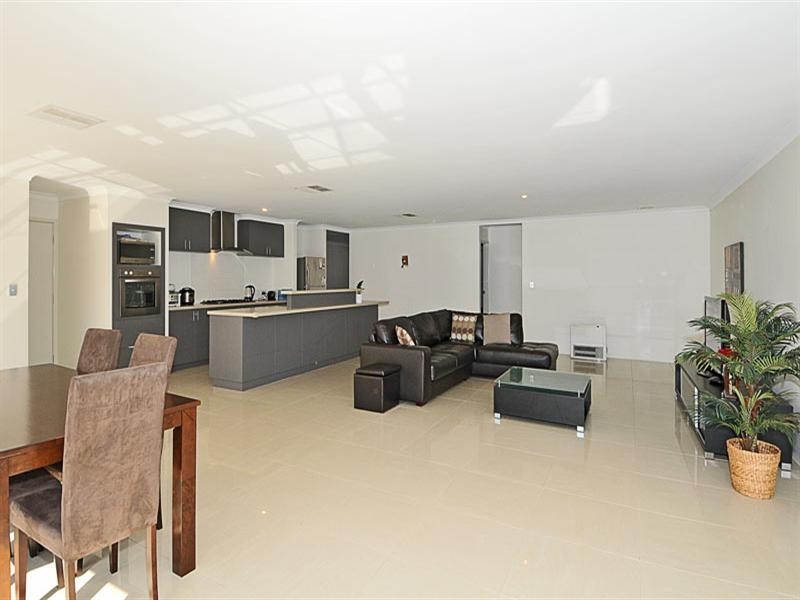 9 Senecio Way, Halls Head WA 6210