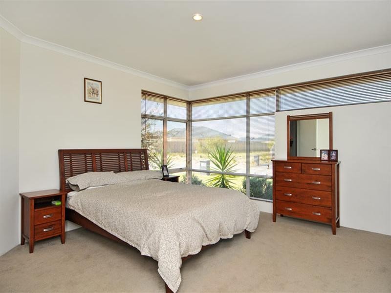 9 Senecio Way, Halls Head WA 6210