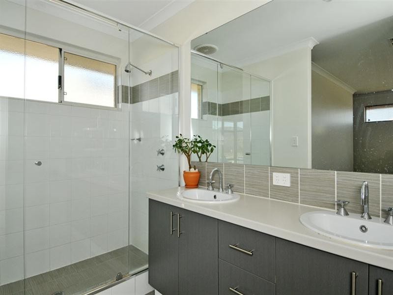 9 Senecio Way, Halls Head WA 6210