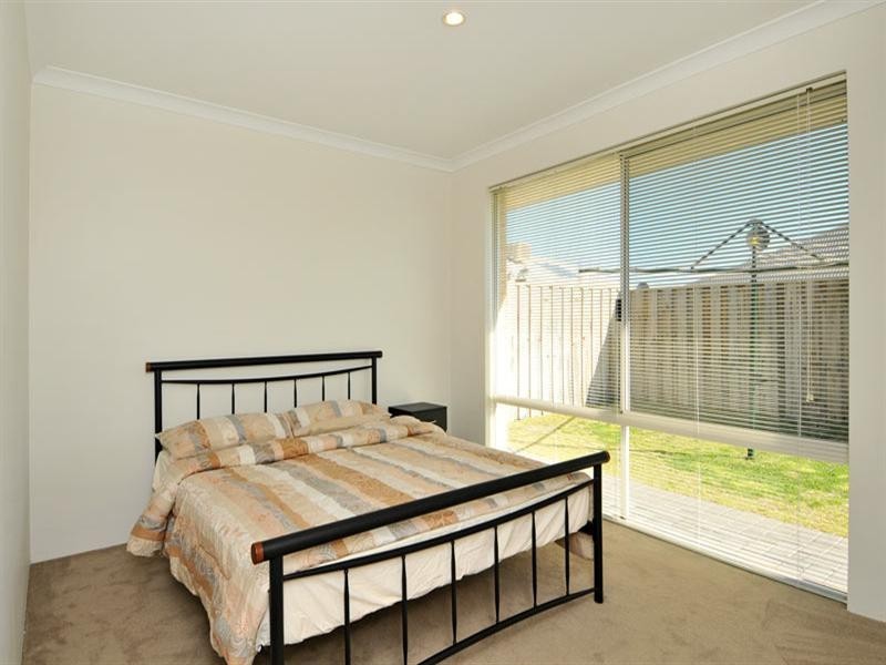 9 Senecio Way, Halls Head WA 6210