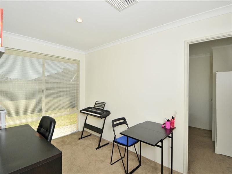 9 Senecio Way, Halls Head WA 6210