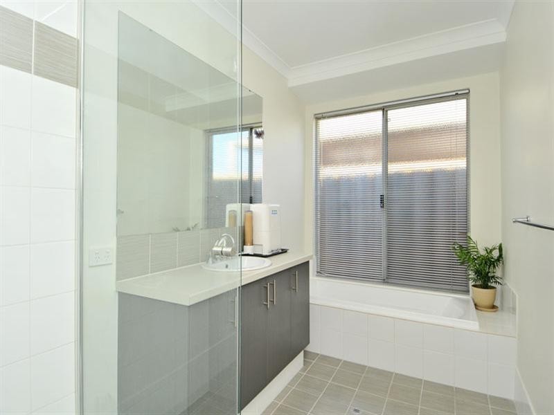 9 Senecio Way, Halls Head WA 6210