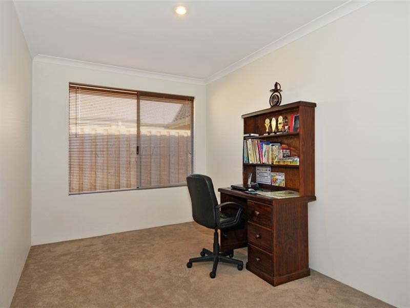 9 Senecio Way, Halls Head WA 6210