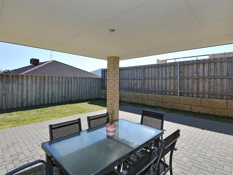 9 Senecio Way, Halls Head WA 6210