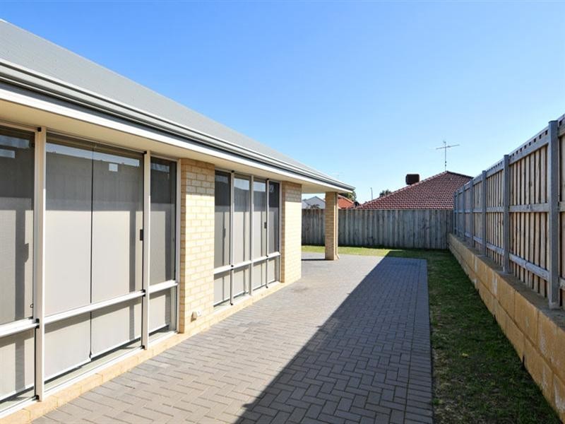 9 Senecio Way, Halls Head WA 6210