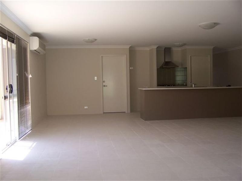 10 Wuraling Pass, Wannanup WA 6210