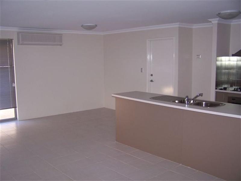 10 Wuraling Pass, Wannanup WA 6210