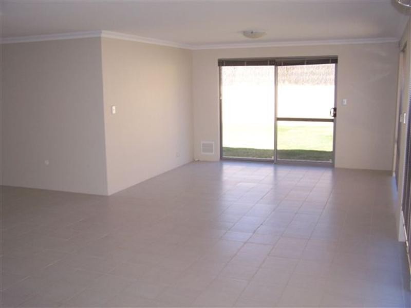 10 Wuraling Pass, Wannanup WA 6210