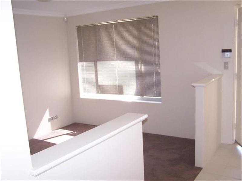 10 Wuraling Pass, Wannanup WA 6210