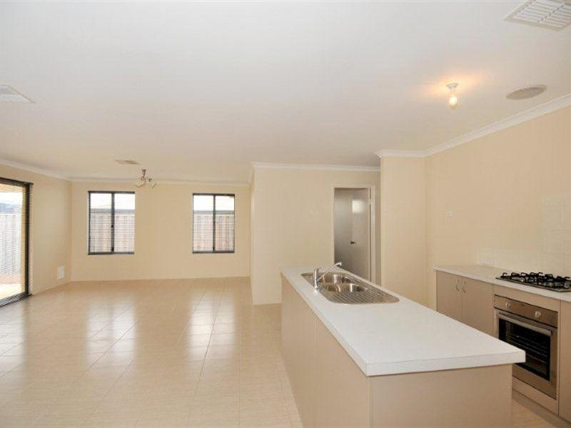 32 Carissa Turn, Halls Head WA 6210