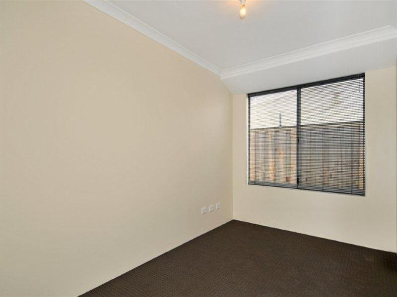 32 Carissa Turn, Halls Head WA 6210