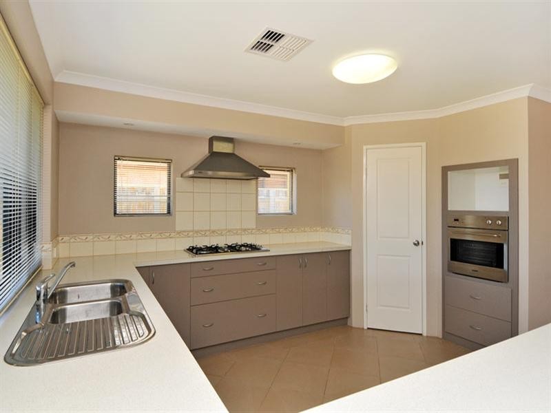 5 Binda Way, Halls Head WA 6210