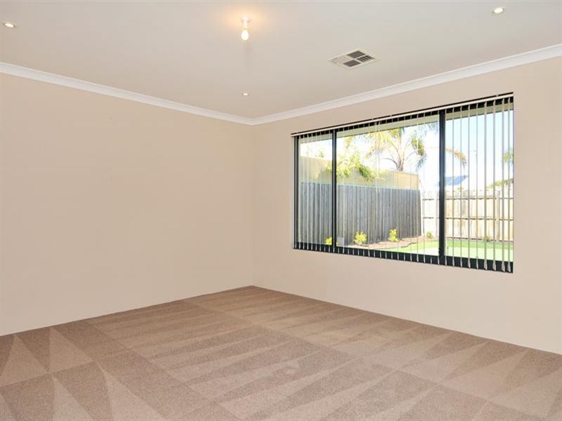 5 Binda Way, Halls Head WA 6210
