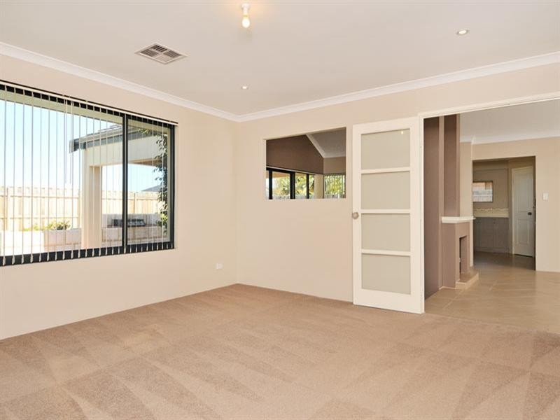 5 Binda Way, Halls Head WA 6210