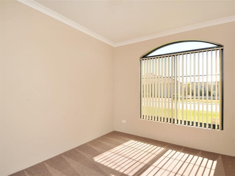 5 Binda Way, Halls Head WA 6210
