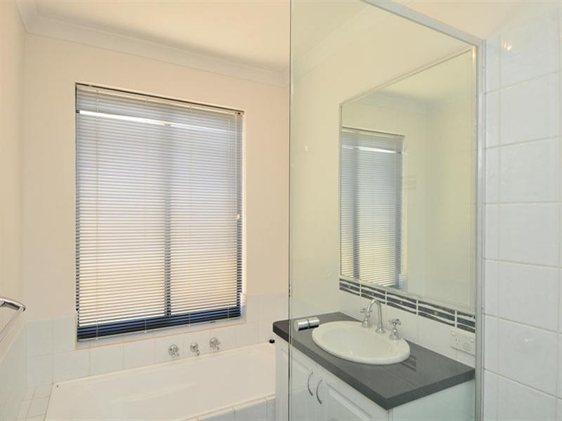 5 Binda Way, Halls Head WA 6210