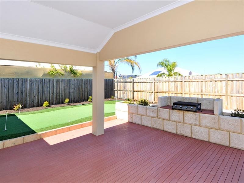 5 Binda Way, Halls Head WA 6210
