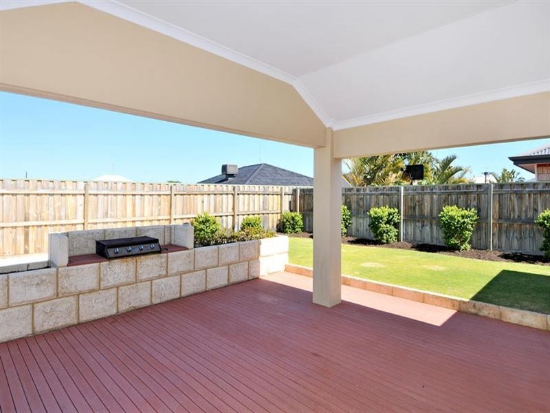 5 Binda Way, Halls Head WA 6210