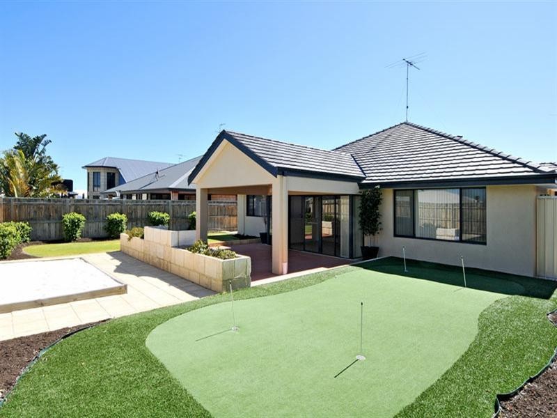 5 Binda Way, Halls Head WA 6210