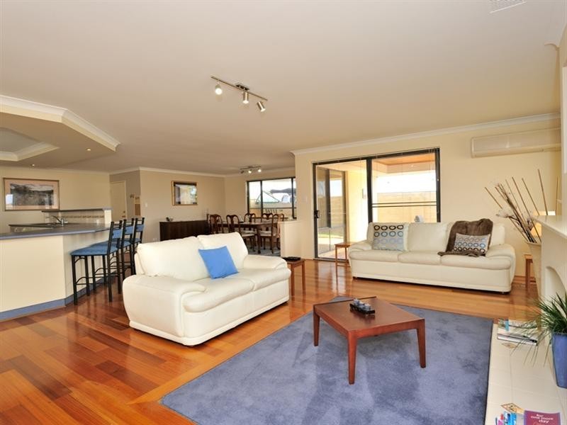 76 Alexis Circle, Wannanup WA 6210