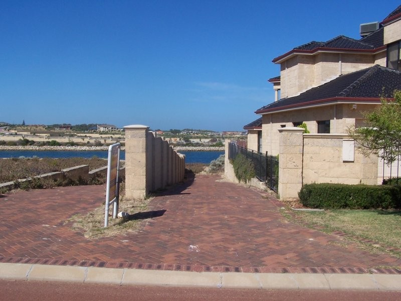 11 Captain Court, PORT BOUVARD, Wannanup WA 6210