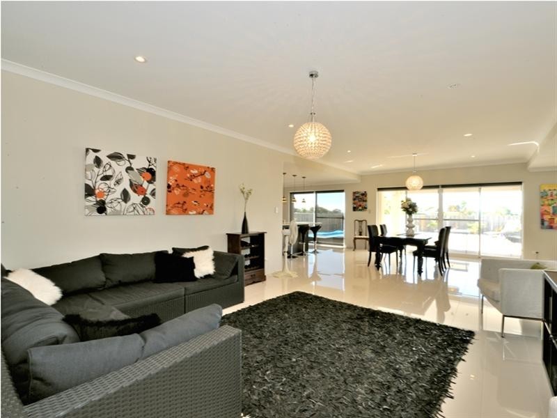 5 Maywood Way, Wannanup WA 6210