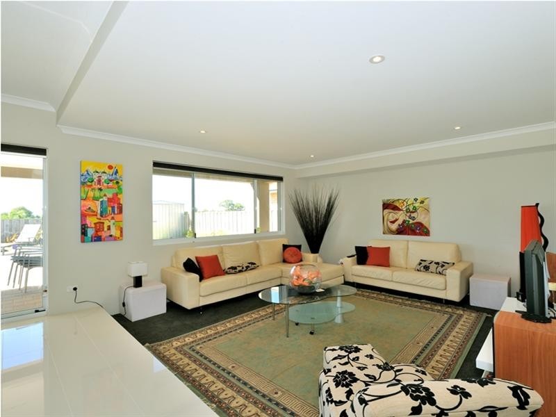 5 Maywood Way, Wannanup WA 6210