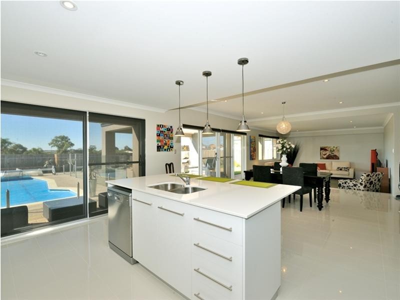 5 Maywood Way, Wannanup WA 6210